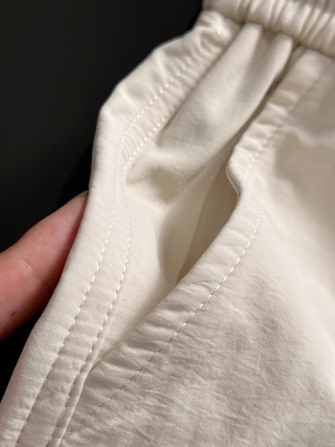 2-3 days to ship P360 Stone lsland/Stone Island Mouth Co-branded Exclusive launch of 25ss autumn and winter new high-quality trousers Compare real-life details at will The craftsmanship that ordinary small workshops cannot copy Top-level ZP development Unique imported fabric feel Purely imported German machine production Precision operation Ten thousand needle density A pair of trousers with rich details You can see the development strength A full set of new accessories can be customized simultaneously Simple yet elegant Soft, delicate and comfortable The upper body is versatile and fashionable A perfect choice for autumn and winter, a must-have item. Sizes: M to 3XL (please state your height and weight when placing an order)